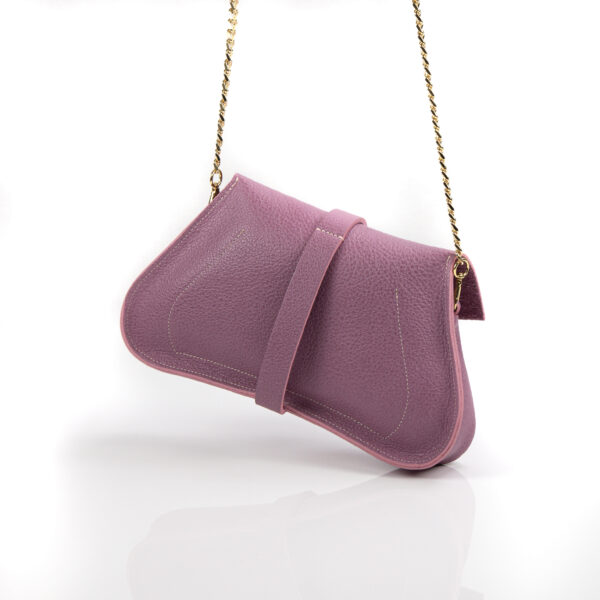 Pochette sac chaine en cuir rose upcyclé de luxe CouleurSedona création maroquinerie fabriqué en France