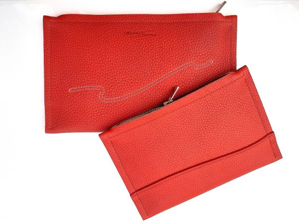 pochettes en cuir rouge , maroquinerie de luxe personnalisable fabriqué en France