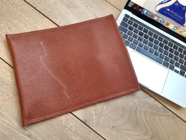 Ecrin Pochette ordinateur portable en cuir marron upcyclé de luxe maroquinerie CouleurSedona fabriqué sur mesure en France